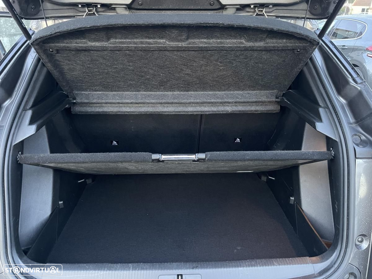 Peugeot 2008 1.2 PureTech Allure Pack EAT8 - 19