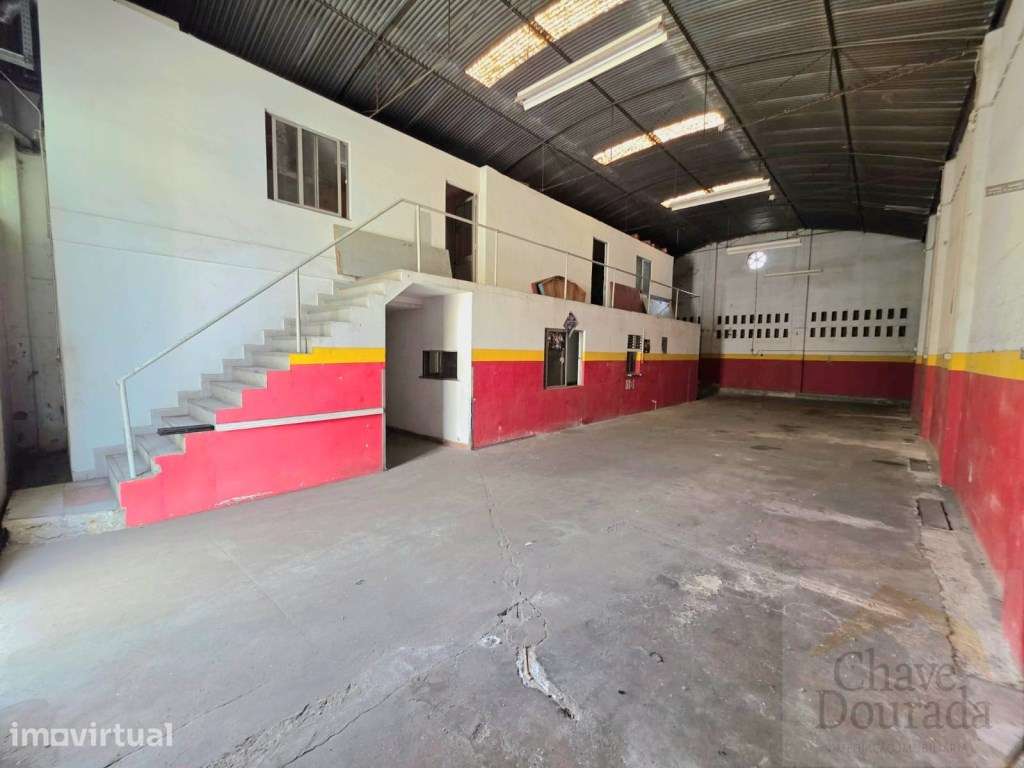 Arrenda-se armazém 400m2 - Pedrulha, Coimbra - Grande imagem: 2/5