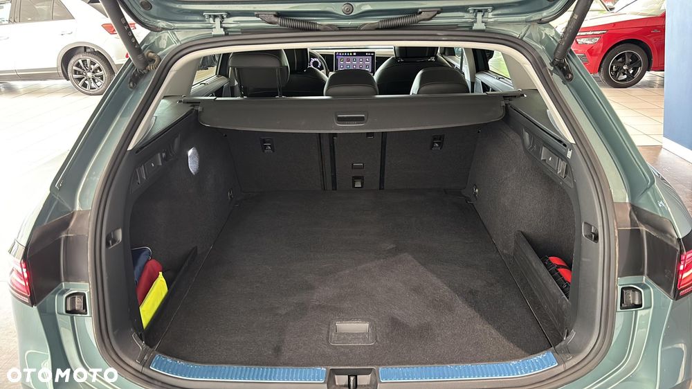 Volkswagen Passat 2.0 TDI SCR Elegance DSG - 17