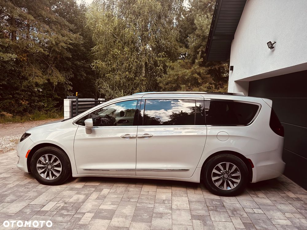 Chrysler Pacifica - 16