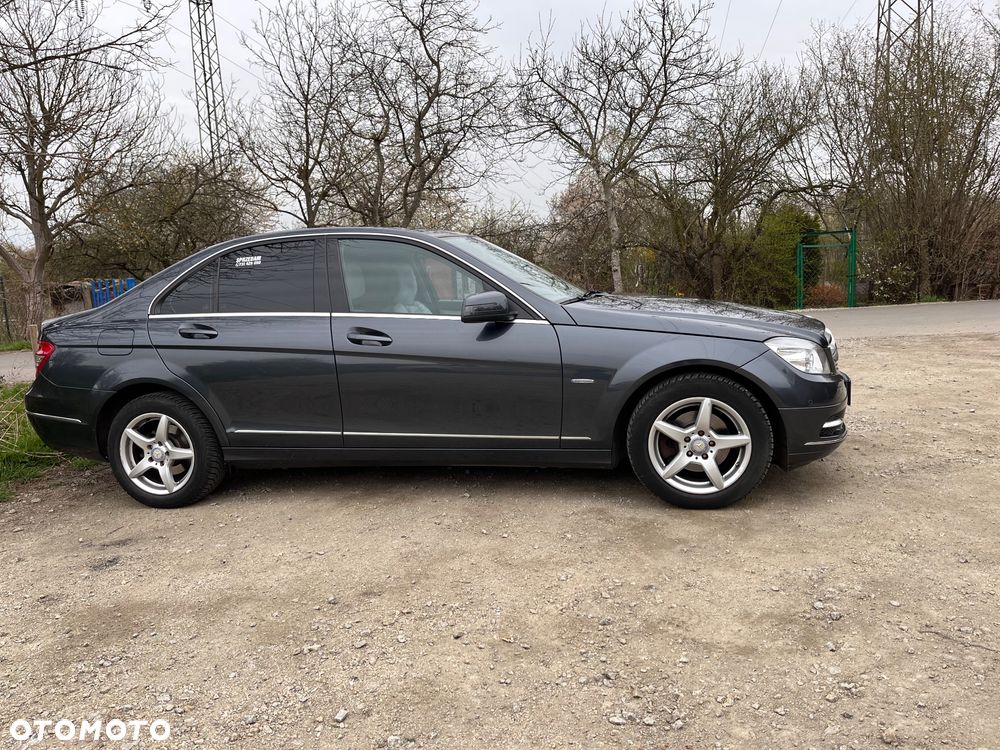 Mercedes-Benz Klasa C 180 CGI Automatik BlueEFFICIENCY Avantgarde - 4