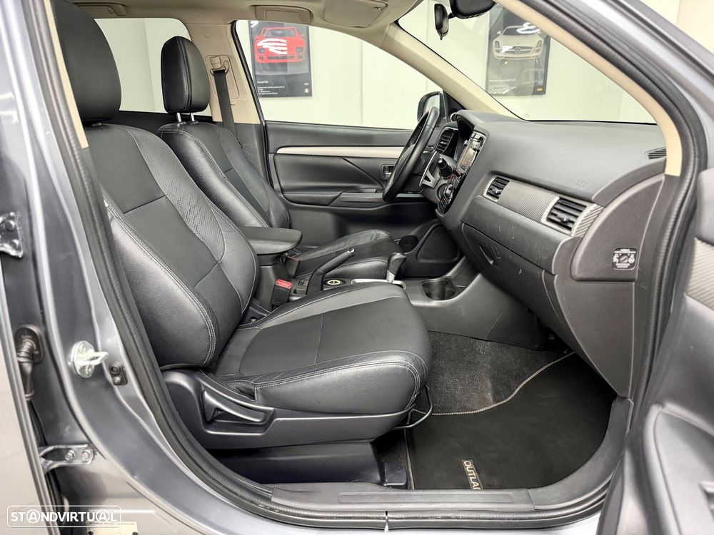 Mitsubishi Outlander 2.2 DI-D Instyle Navi AT 4WD - 23