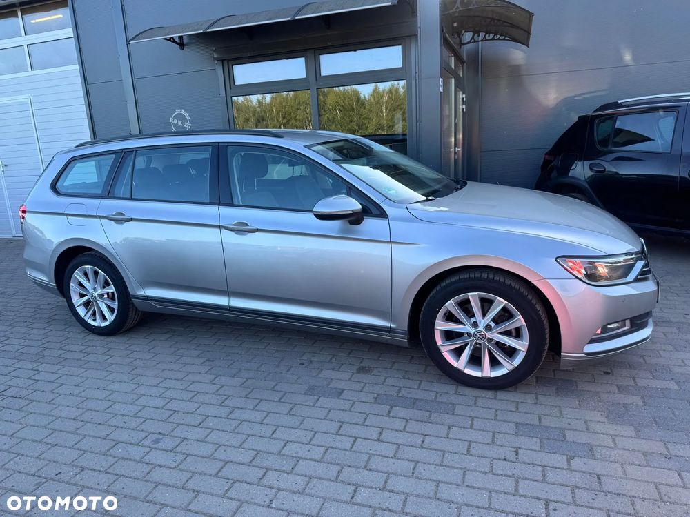 Volkswagen Passat 2.0 TDI (BlueMotion Technology) DSG Comfortline - 11