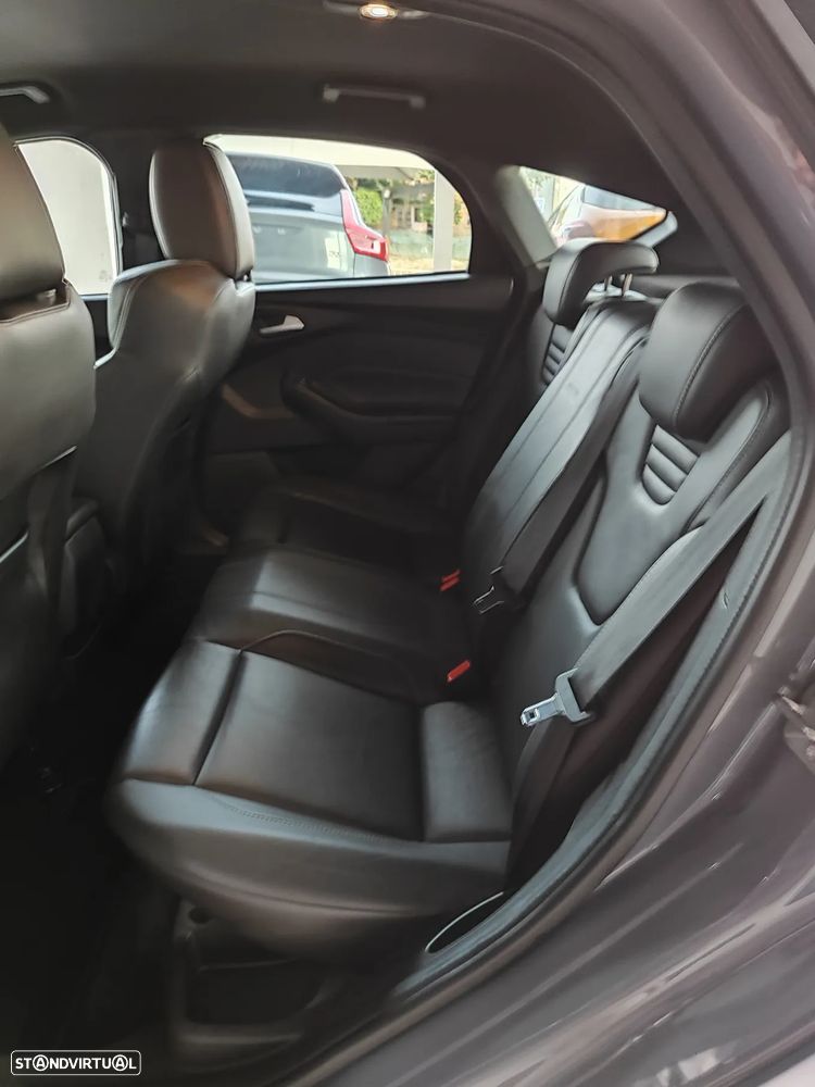 Ford Focus 2.0 EcoBoost ST c/ Pack Pele Desportiva - 15