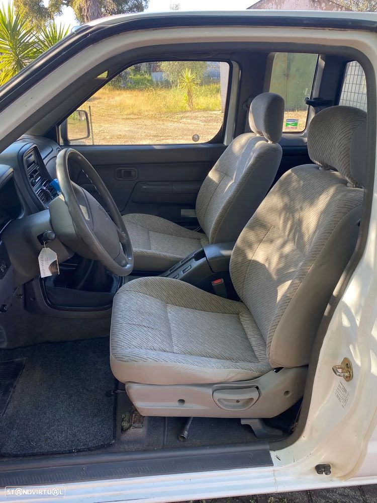 Nissan Pick Up - 6