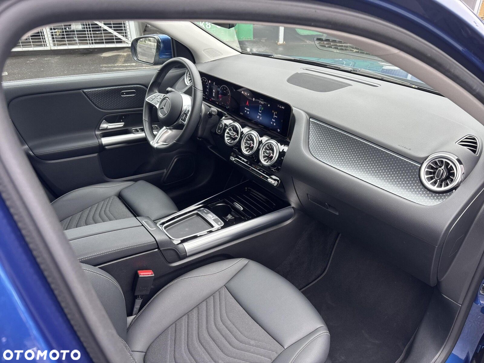 Mercedes-Benz GLA - 16