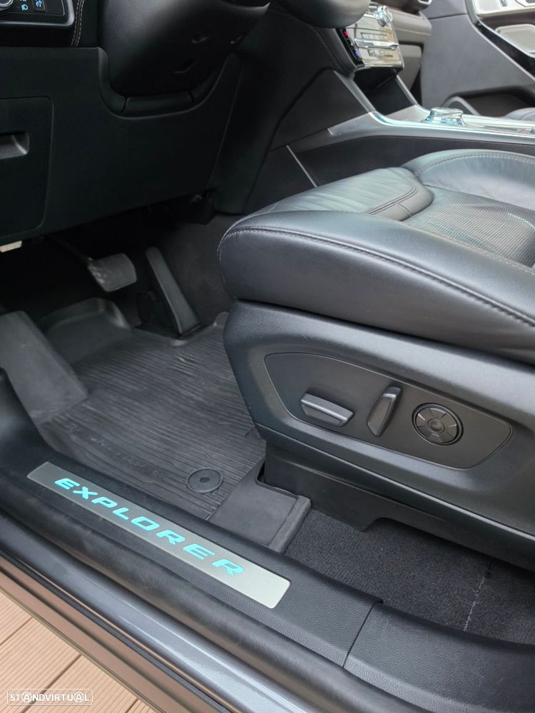 Ford Explorer - 31