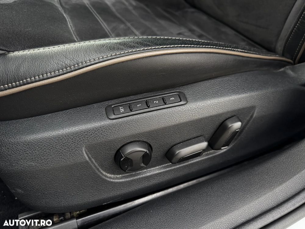 Skoda Superb 2.0 TDI 4X4 DSG Scout - 25