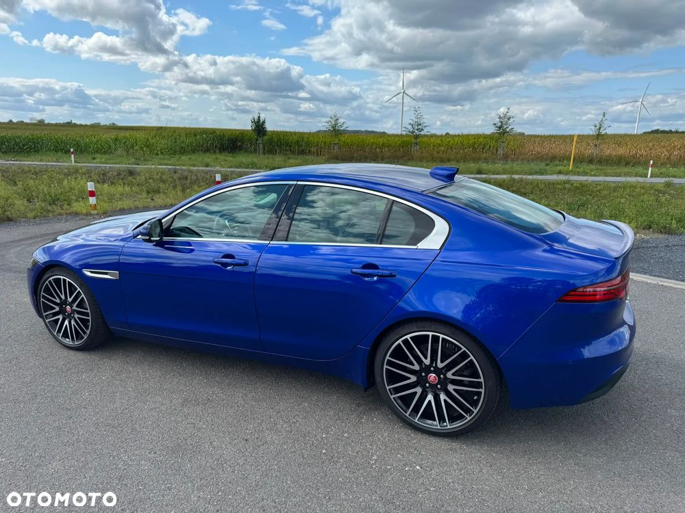 Jaguar XE 25t Prestige - 10