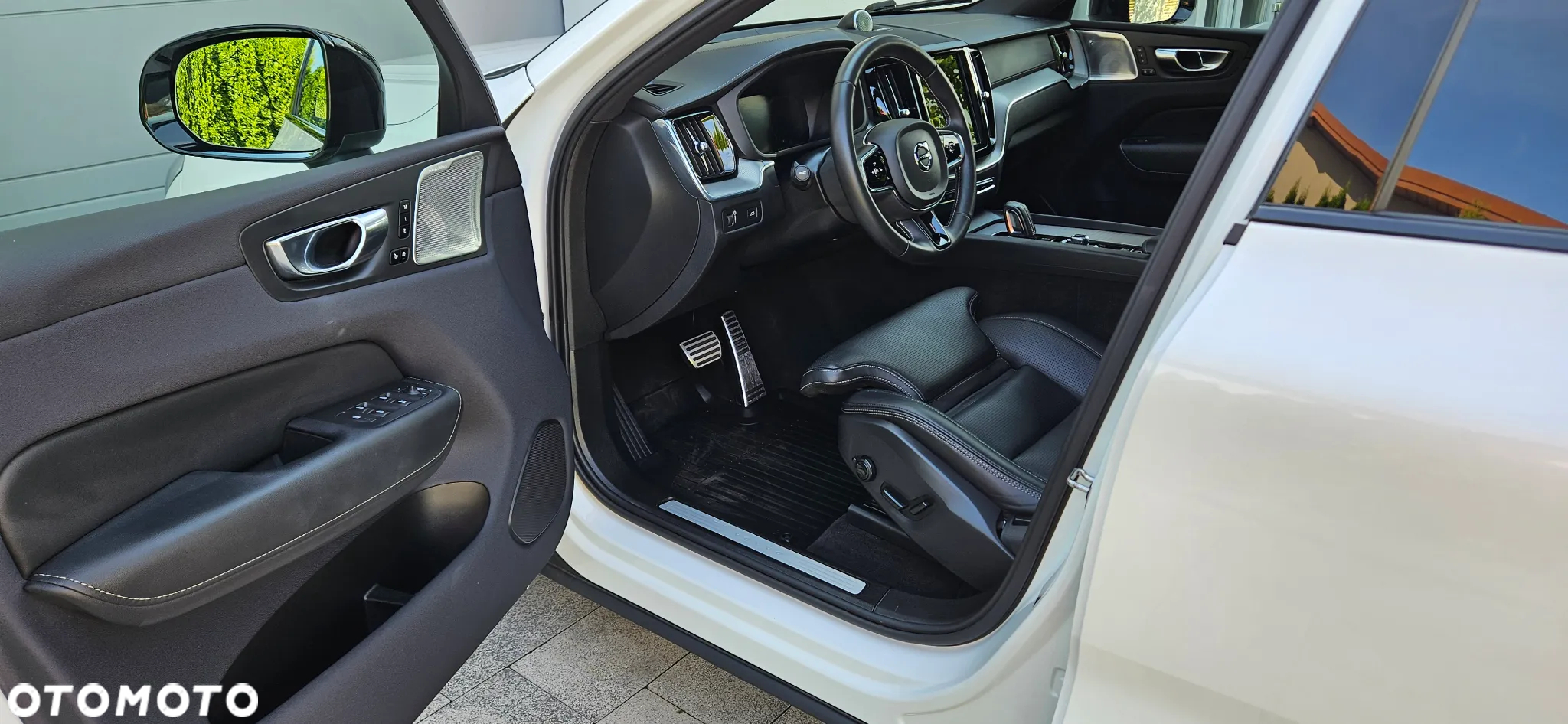 Volvo XC 60 B4 B R-Design - 14