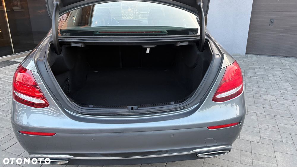 Mercedes-Benz Klasa E 220 d 9G-TRONIC - 28
