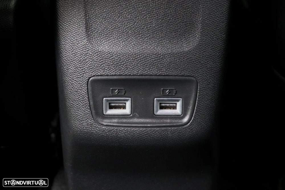 Peugeot e-2008 50 kWh GT - 31