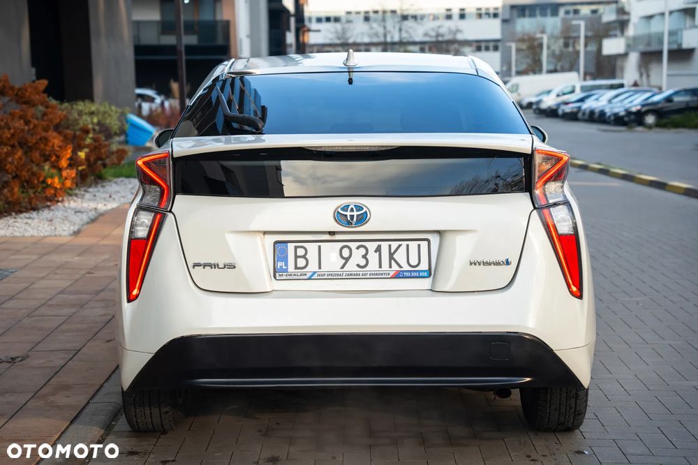 Toyota Prius 1.8 HSD Prestige - 6