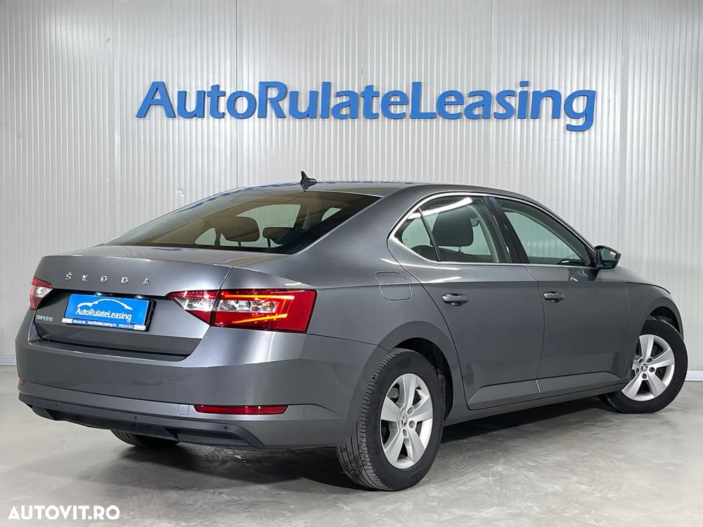 Skoda Superb 2.0 TDI DSG Ambition - 4