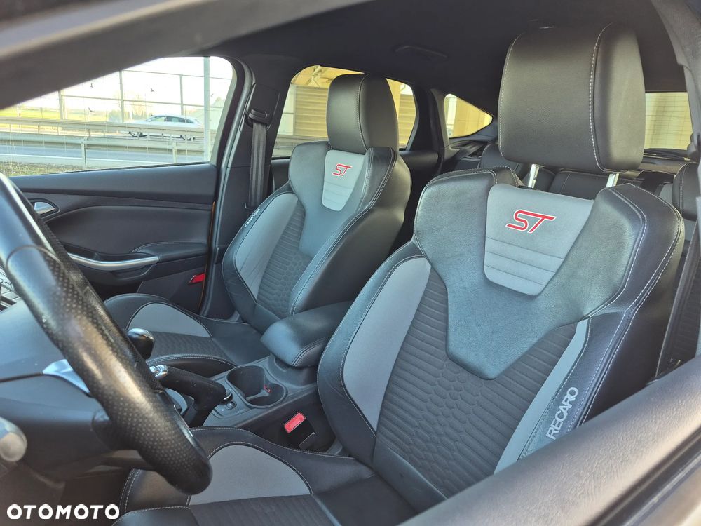 Ford Focus 2.0 EcoBoost ST mit Leder-Exclusiv-Paket - 9