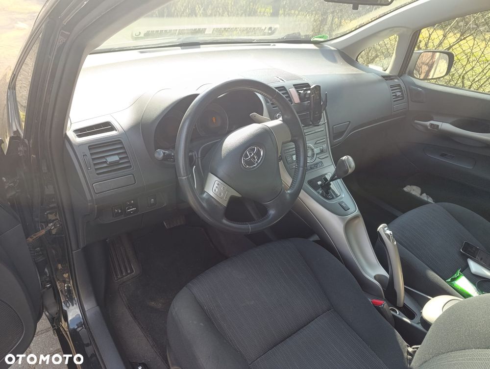 Toyota Auris - 11