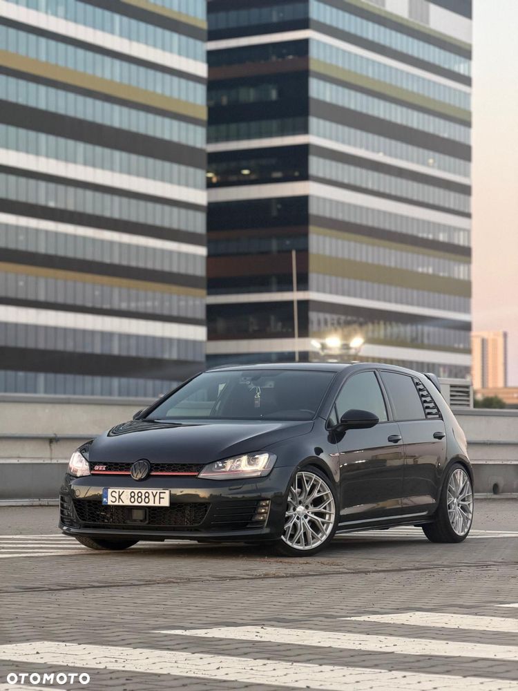 Volkswagen Golf - 11