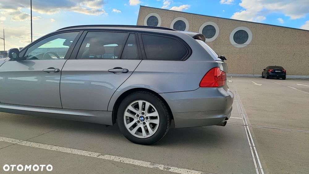 BMW Seria 3 318i - 5