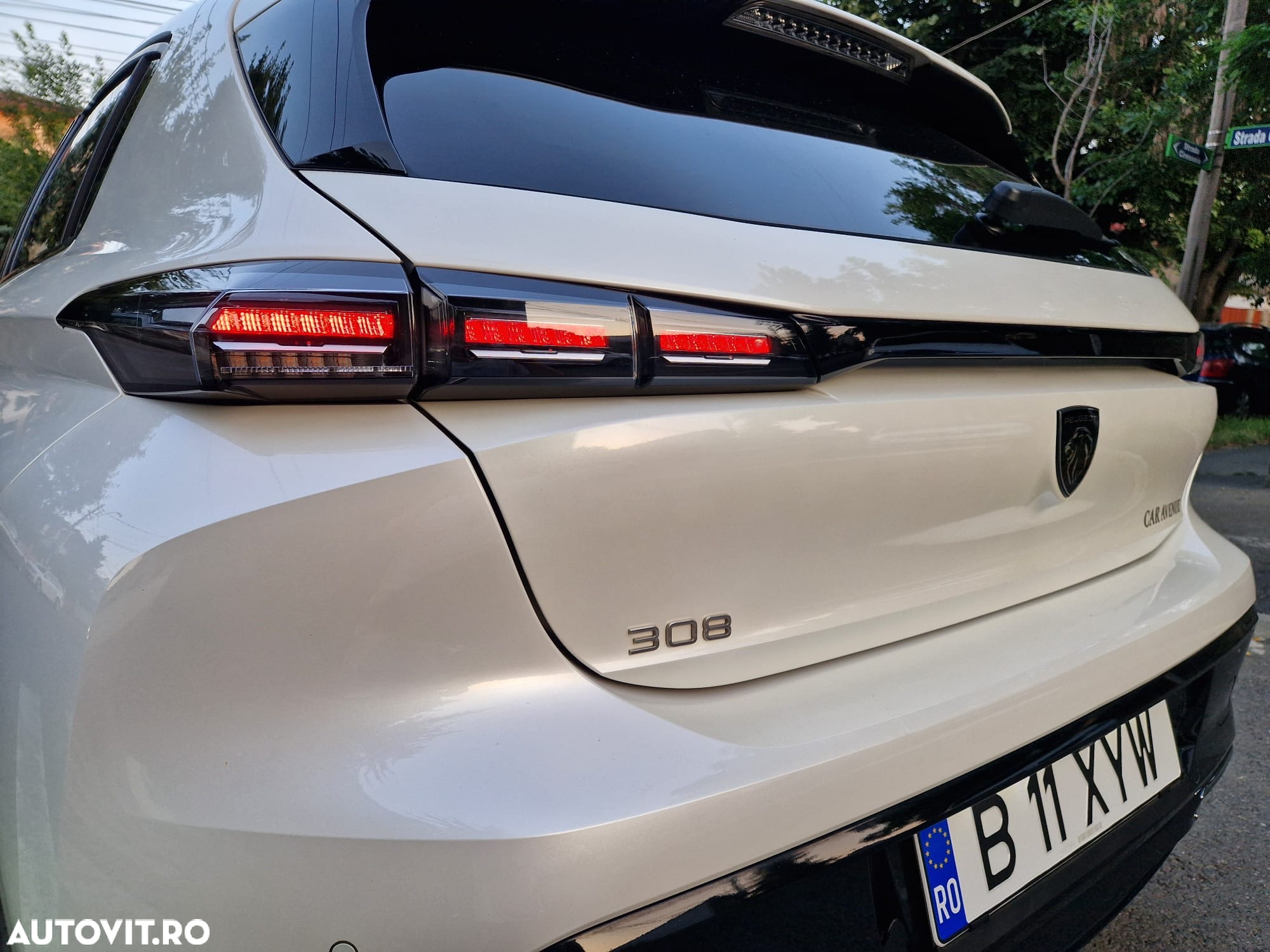 Peugeot 308 1.2 L PureTech Turbo S&S EAT8 Allure Pack - 7