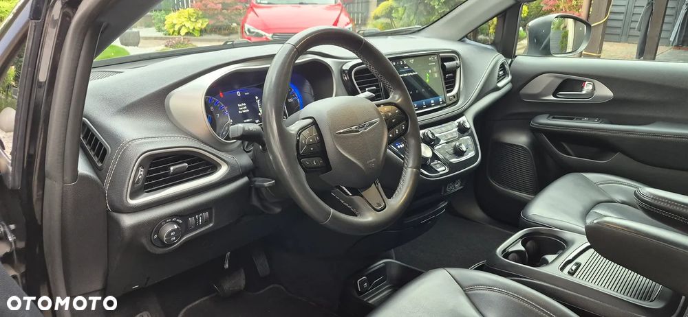 Chrysler Pacifica - 16