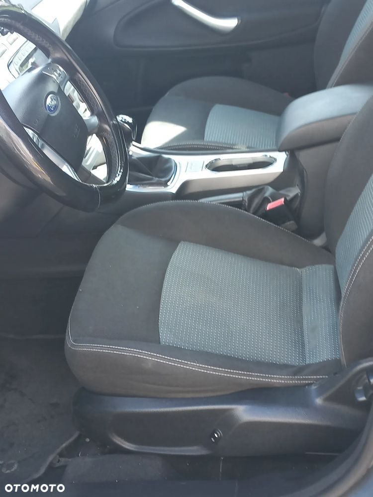Ford Mondeo 2.0 TDCi Ambiente - 9