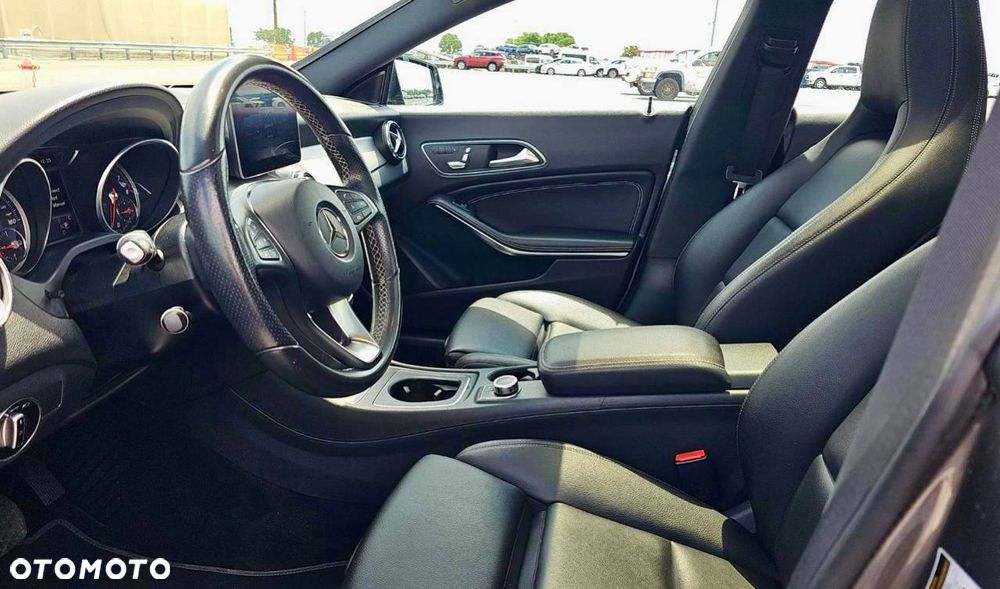 Mercedes-Benz CLA 250 4Matic 7G-DCT AMG Line - 12