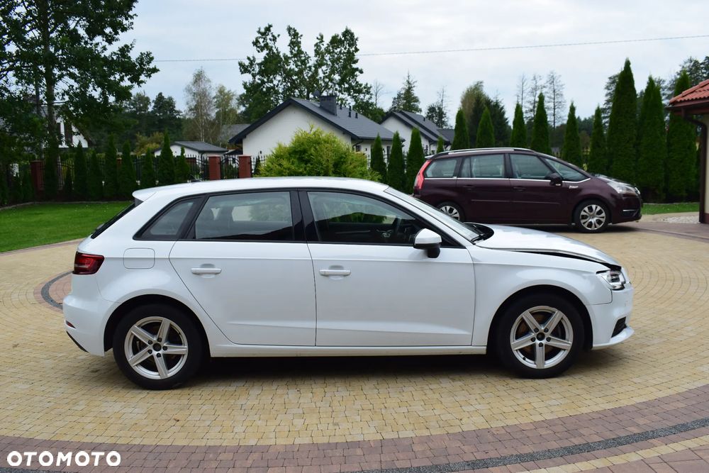 Audi A3 Sportback 35 TFSI S tronic - 4