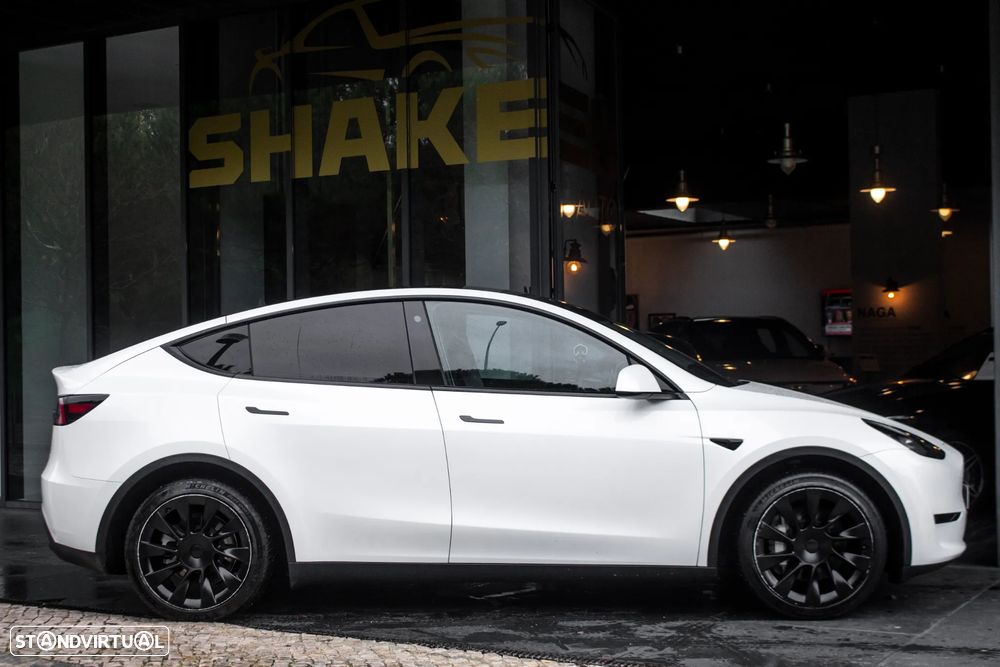 Tesla Model Y Long Range Dual Motor AWD - 3