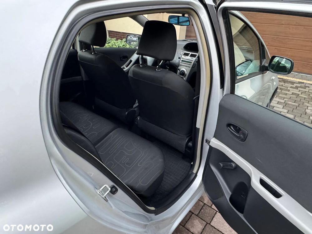 Toyota Yaris - 15