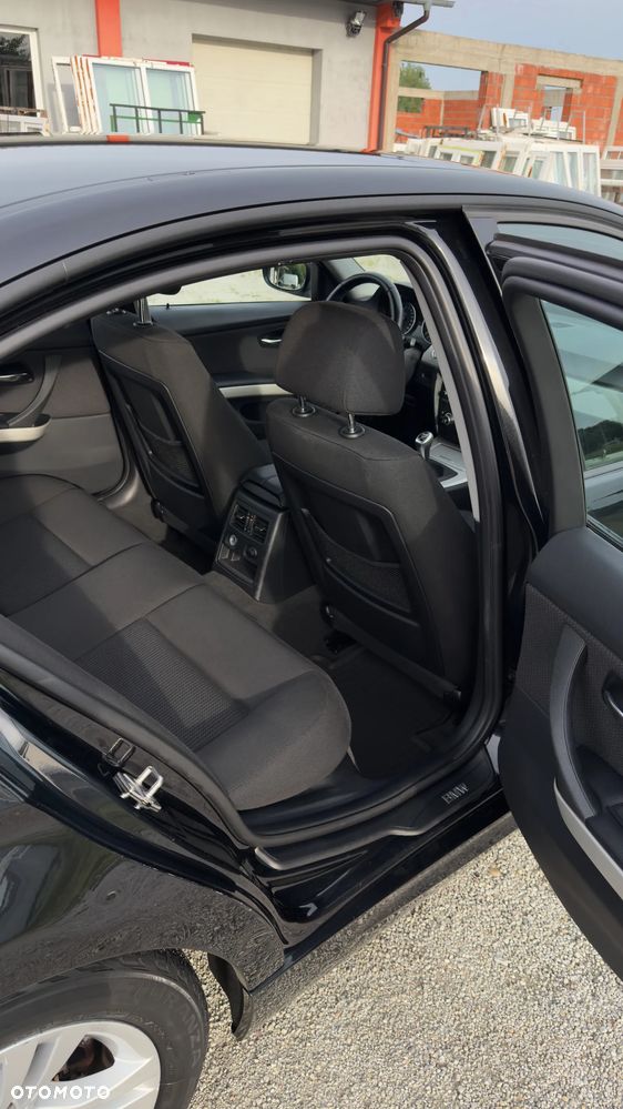 BMW Seria 3 318d - 10