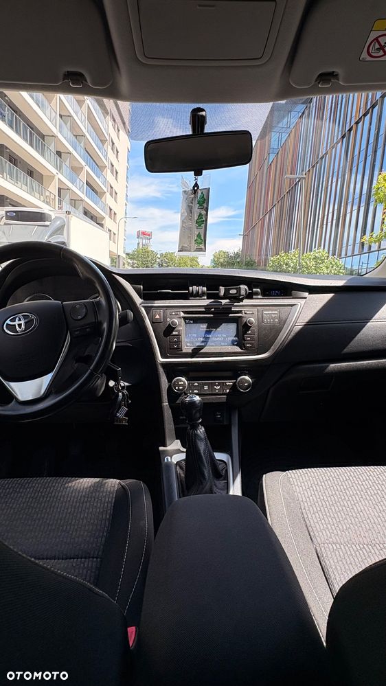 Toyota Auris 1.6 Premium Comfort - 4