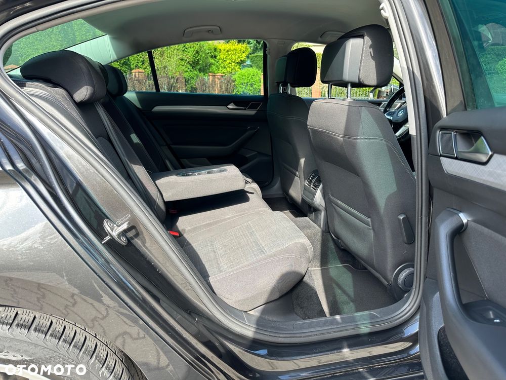 Volkswagen Passat 2.0 TDI Elegance DSG - 32