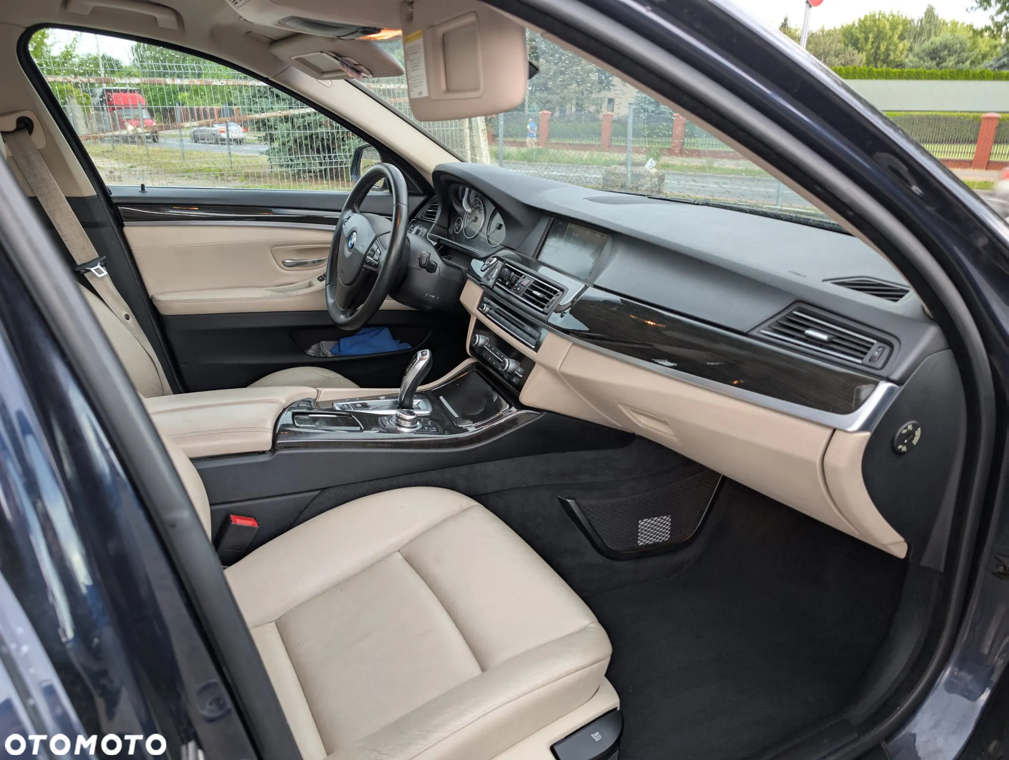 BMW Seria 5 530d xDrive Touring - 14