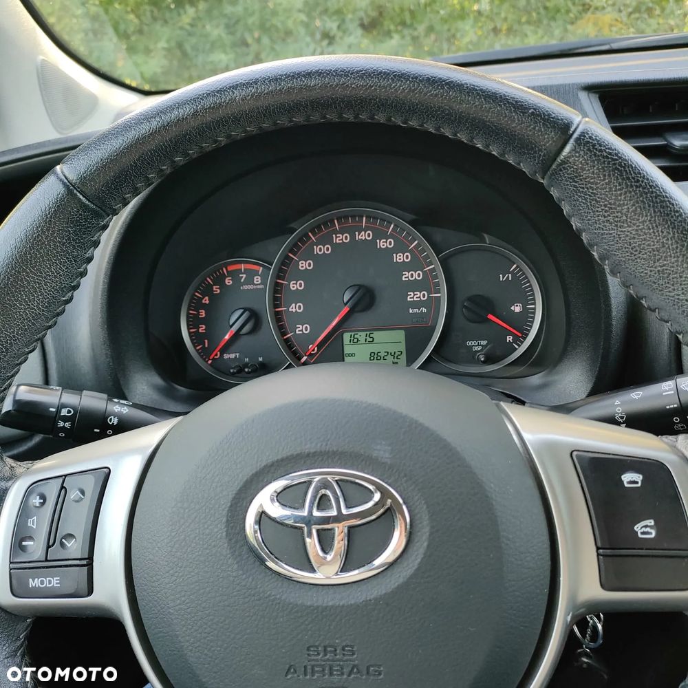 Toyota Yaris - 12