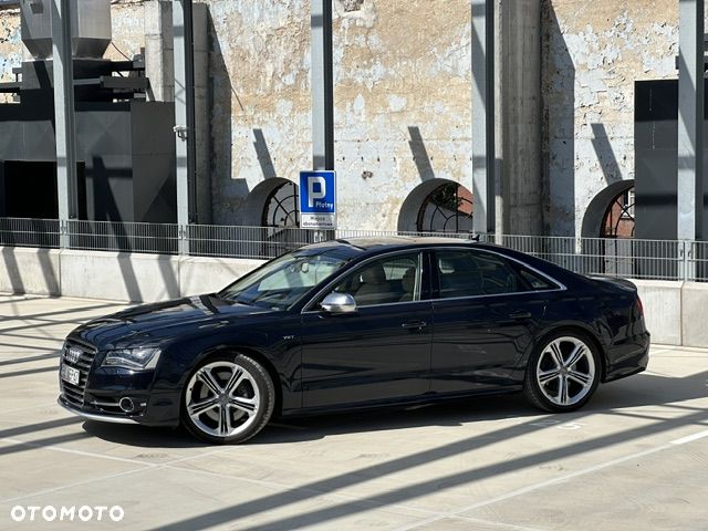 Audi S8 - 23