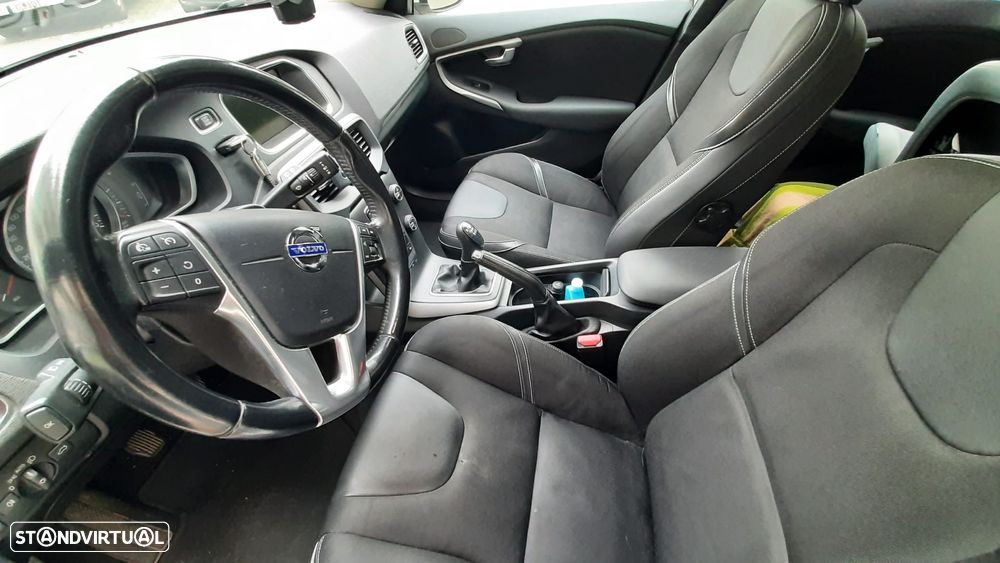 Volvo V40 D2 Momentum - 4