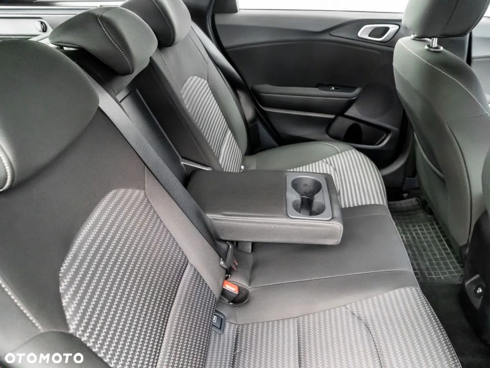 Kia Ceed 1.5 T-GDI M DCT - 23