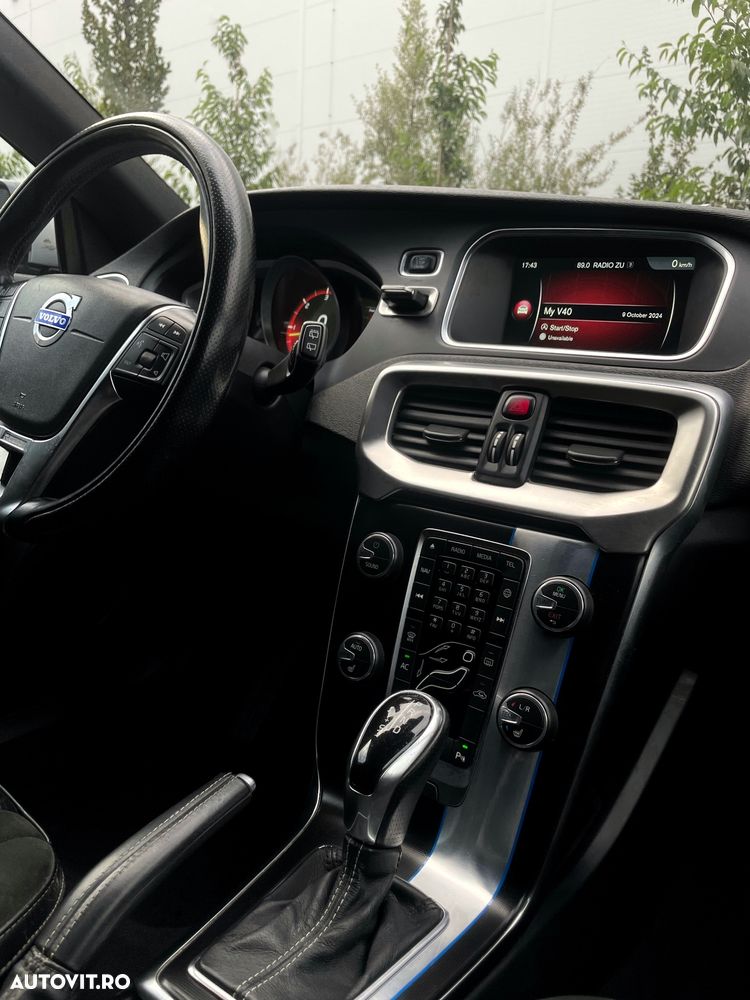 Volvo V40 D3 Aut. R-Design - 9