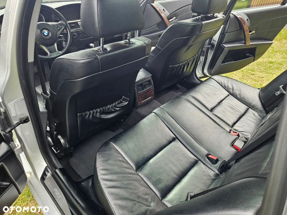 BMW Seria 5 525i Touring - 24