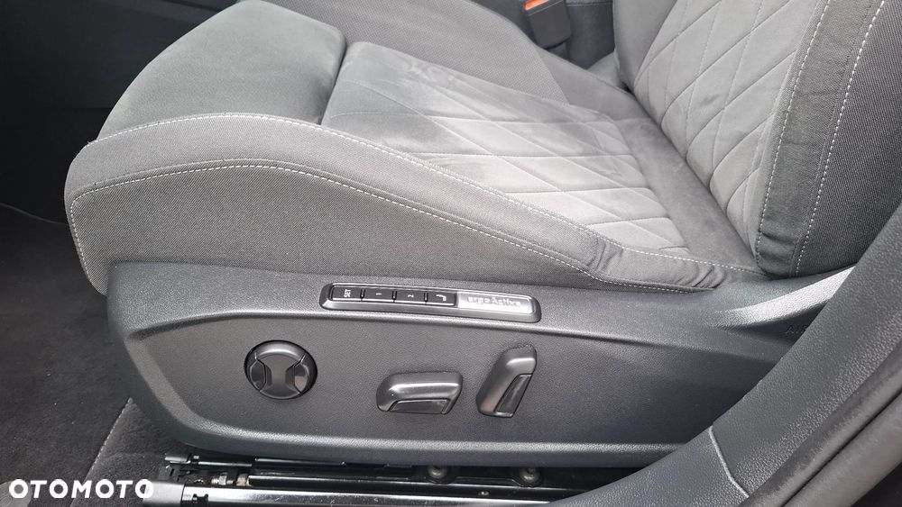 Volkswagen Golf VIII 2.0 TDI Style DSG - 29