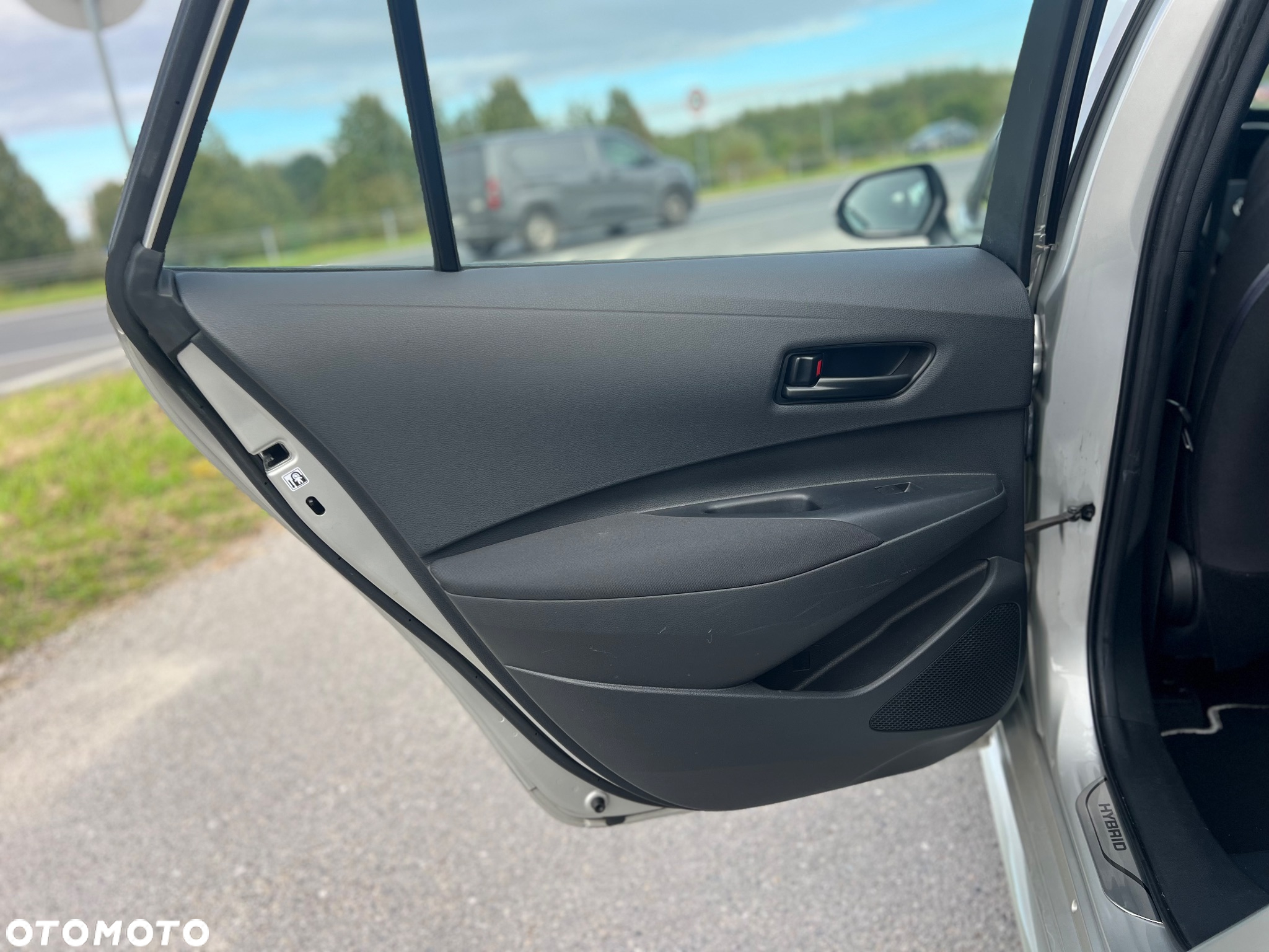 Toyota Corolla 1.8 Hybrid - 17