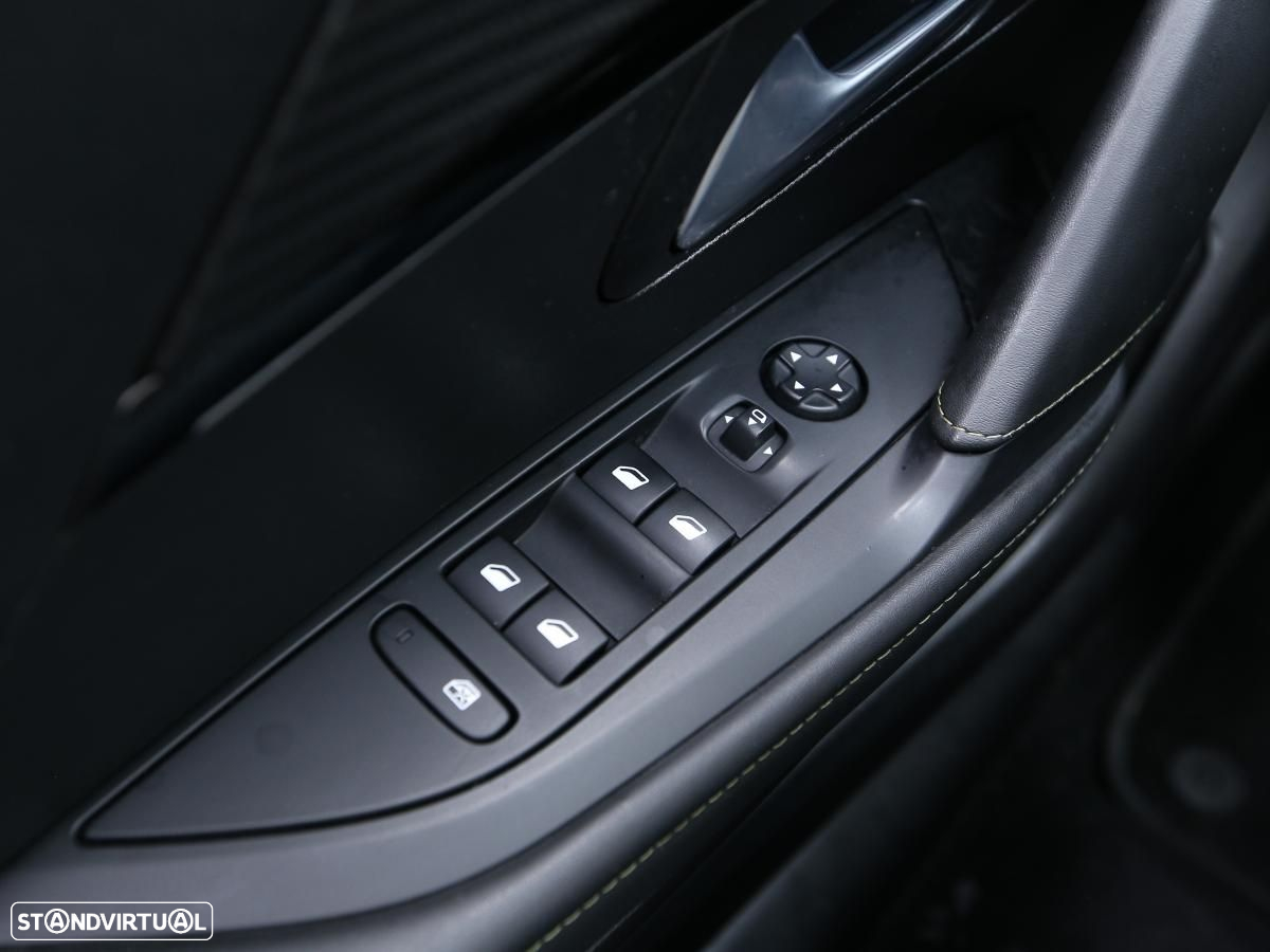 Peugeot e-208 50 kWh GT - 17