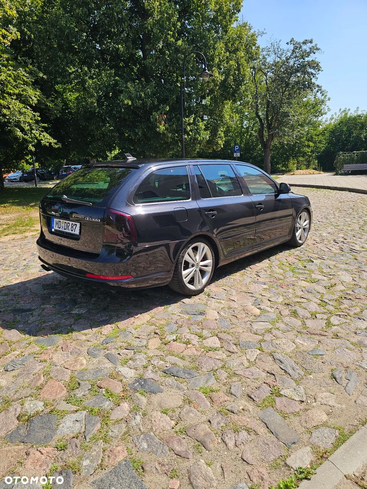 Skoda Octavia 2.0 TDI CR DPF RS - 9