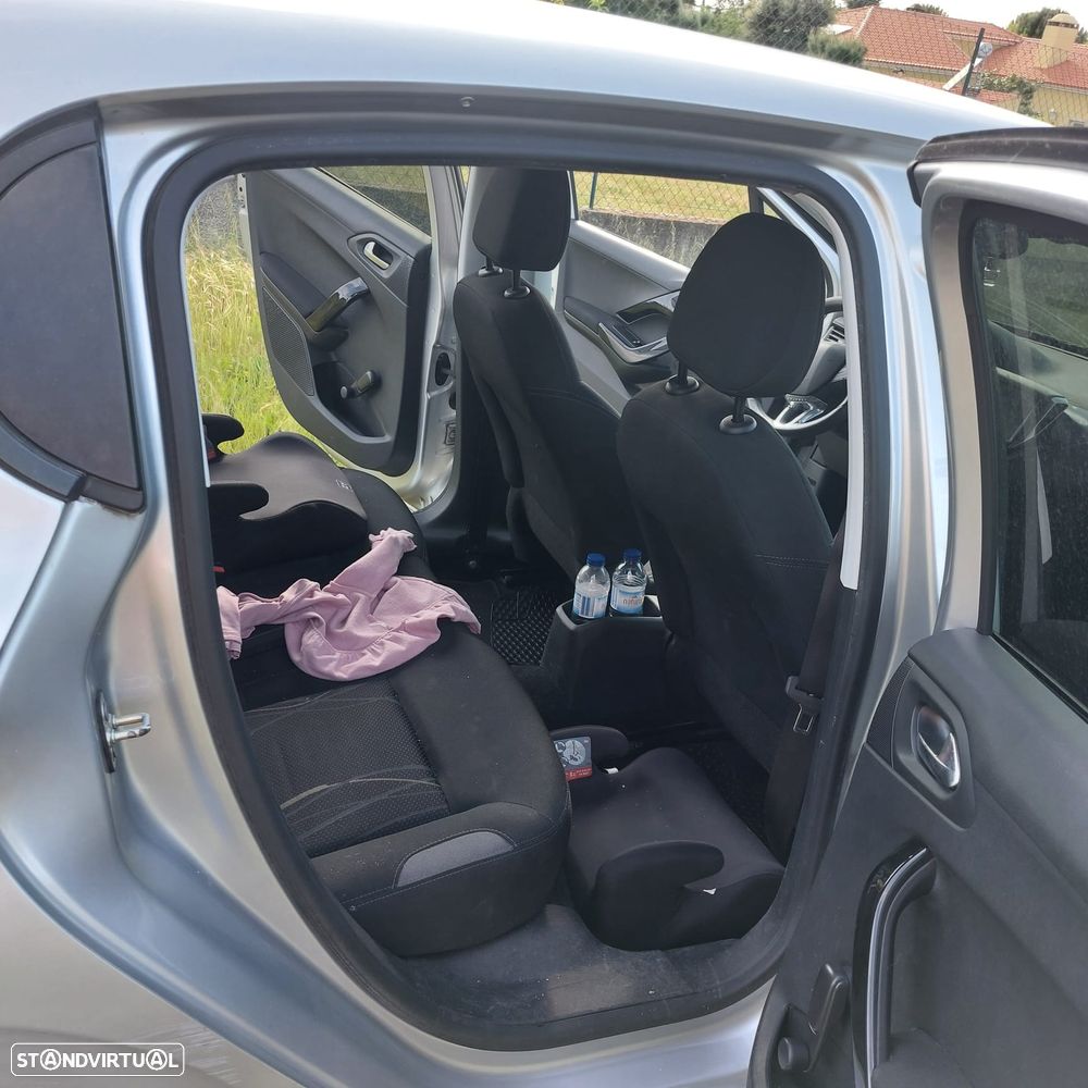 Peugeot 208 1.4 HDi Active - 4