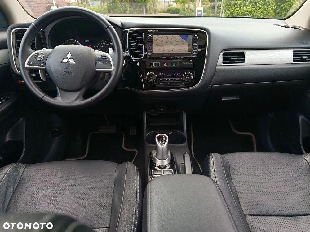 Mitsubishi Outlander 2.0 4WD Plus - 35