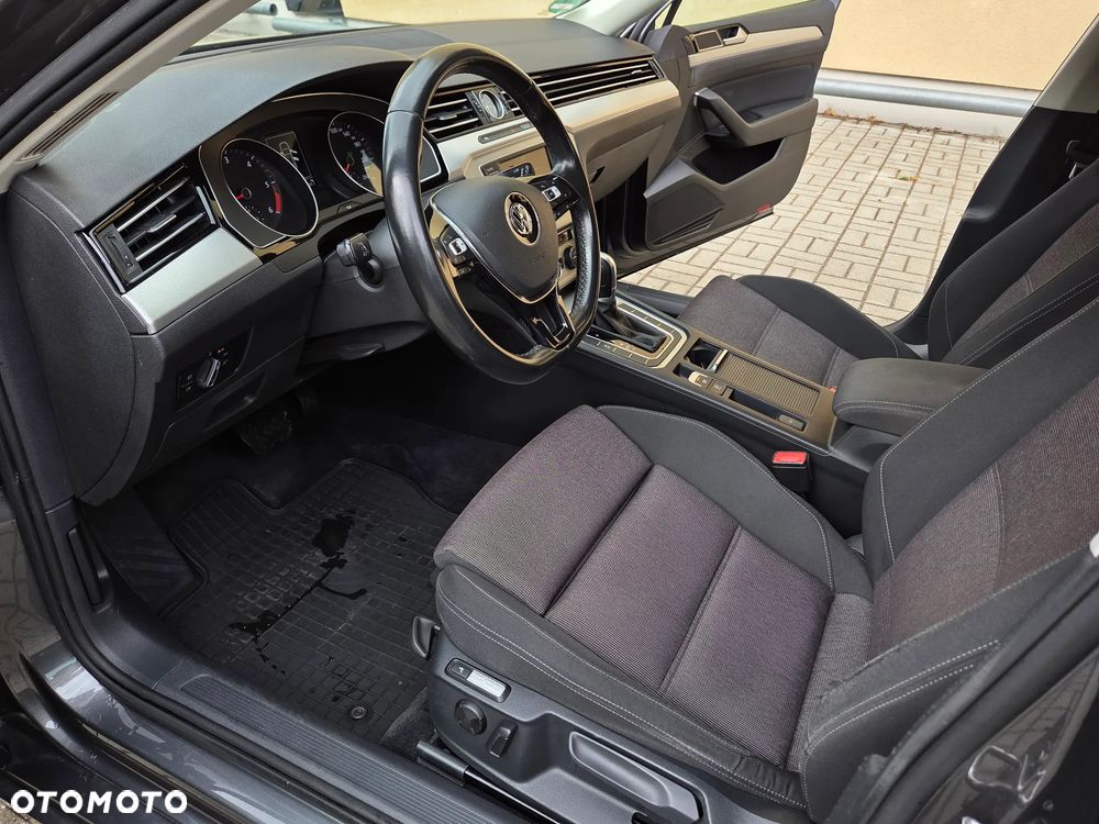 Volkswagen Passat 2.0 TDI SCR DSG Comfortline - 30