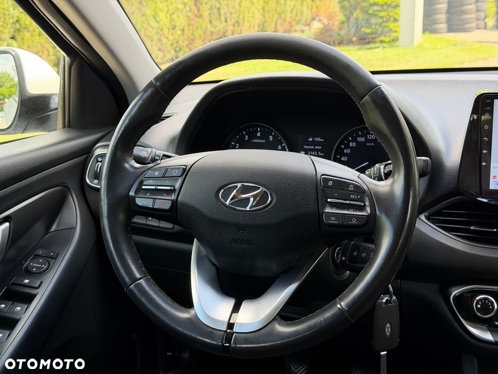 Hyundai i30 blue Kombi 1.4 Trend - 17