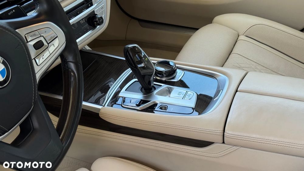 BMW Seria 7 750Li xDrive - 26