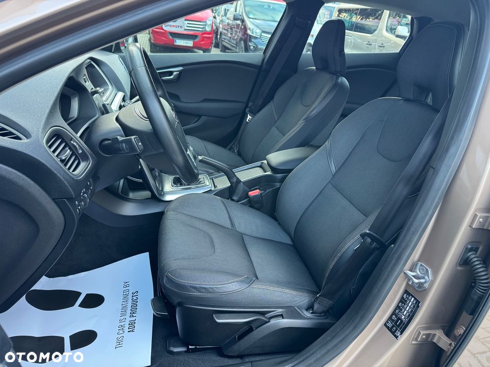 Volvo V40 Cross Country D3 Momentum - 20