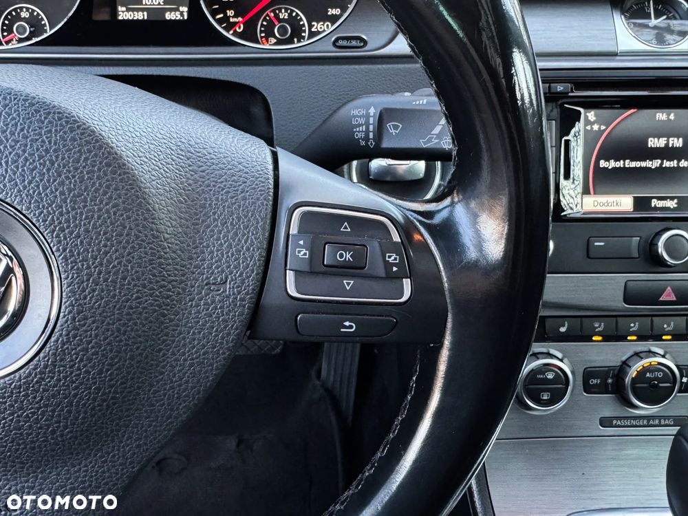Volkswagen Passat - 13